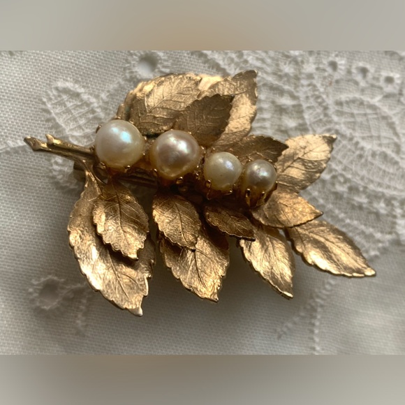 VTG Gold Plated Faux Pearl Leaf Brooch Pin Woman’s Jewelry Leaves Flower Plant - Picture 3 of 5